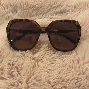 Stylish Tortoise Shell Sunglasses